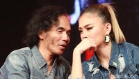 Kaka bisik-bisik apa ya ke Agnez? Pool/Gus Mun/detikFoto.