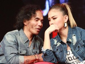 Kaka Slank dan Agnez MO Lagi Asyik Ngobrol Apa Ya?