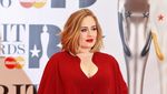 Adele Elegan Bergaun Merah di BRIT Awards 2016