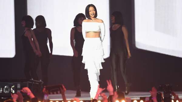 Rihanna Twerking di BRIT Awards 2016 Rihanna Twerking di BRIT Awards 2016