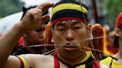 Atraksi Tatung Meriahkan Cap Go Meh