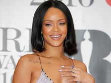 Bukan Rezeki Britney Spears, Umbrella Memang Jodoh sama Rihanna