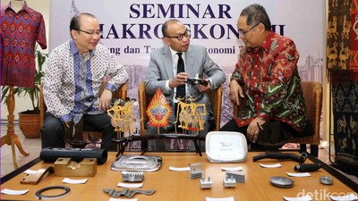 Chatib Basri Hadiri Seminar Makro Ekonomi