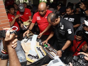 Hasil Razia di Apartemen Kalibata City: Dolar Palsu Sampai Alat Isap Sabu