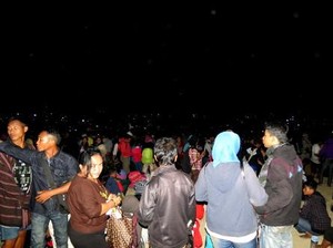 Berburu Cacing Laut Jelmaan Putri Mandalika di Lombok
