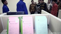 Selain menyerahkan sertifikat merek Maxreen kepada Kusrin, Menkum HAM Yasonna juga menyerahkan surat penghapusan merek Mendoan kepada pemerintah daerah Banyumas, Jawa Tengah. Menkum HAM juga menyerahkan surat izin operasional Lembaga Manajemen Kolektif (LMK) kepada Anugerah Royalti Dangdut Indonesia (ARDI).