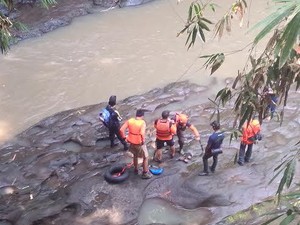 Bocah 9 Tahun Terseret Banjir Saat Asyik Mandi