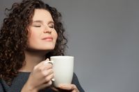 Apa Benar Minum Air Garam Berkhasiat? Ini Jawaban Ahli Kesehatan