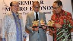 Chatib Basri Hadiri Seminar Makro Ekonomi