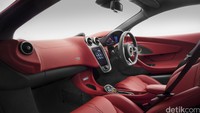 Interior mobil dengan nuansa merah. Tapi pilihan interior bisa disesuaikan dengan minat konsumen. (Foto: McLaren).