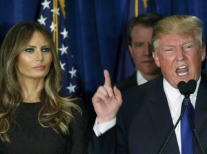 Demonstran Membludak, Rival-rival Salahkan Donald Trump