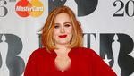 Adele Elegan Bergaun Merah di BRIT Awards 2016