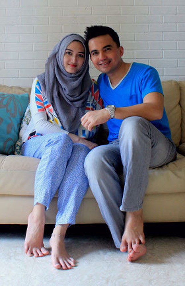 Dalam kehidupan rumah tangga, Sahrul Gunawan pernah menikah dengan wanita asal Kalimantan, Indriani Hadi. Mereka menikah pada 3 Februari 2007. Sahrul dan Indri mendapat buah hati pertama mereka, Ezzar Raditya Gunawan, pada September 2007. Sahrul mengakui bahwa mereka telah menikah siri pada 25 November 2006. Kemudian anak kedua diberi nama Raihana Zemma Gunawan dan anak bungsu, Faeyza Mikail Gunawan. Foto: detikHOT.