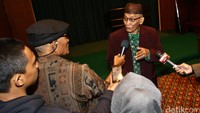 Akhyar juga menegaskan, PBNU menilai kampanye terhadap aktifitas LGBT adalah tindakan melanggar hukum yang perlu diberi sanksi.