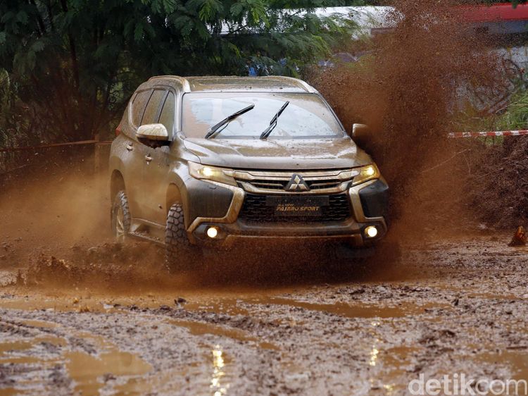 Menjajal Pajero Sport Bareng Pereli