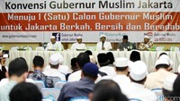 Habib Rizieq (tengah) memberikan keterangan soal Konvensi Calon Gubernur Muslim Jakarta.
