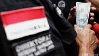 Benda-benda tersebut ditemukan di unit E07 CD lantai 7 tower Ebony, Apartemen Kalibata City, Jakarta Selatan, Kamis (25/2/2016).