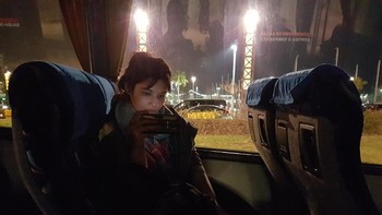 Meski cahaya sangat kurang di dalam bus, kamera Galaxy S7 mampu menangkap obyek lumayan baik. Foto: detikcom/fyk