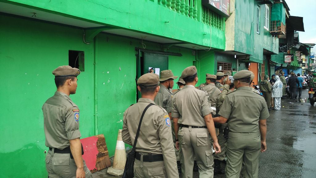 surat hari dari lebih pindah 30 Barang, Aparat SP2 Kemas Tempel Warga Penertiban Sibuk surat hari dari lebih pindah 30 Barang, Aparat SP2 Kemas Tempel Warga Penertiban Sibuk