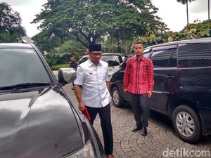 Ridwan Kamil Bimbang: Perlukah Saya Maju Pilgub DKI 2017?