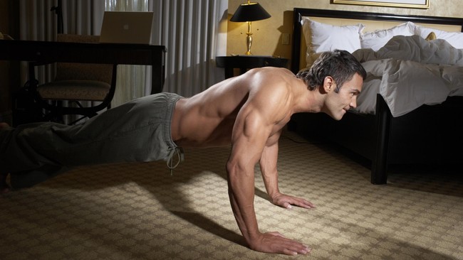 5 Gerakan Olahraga di Kasur Buat Kamu yang Sering Mager (1)