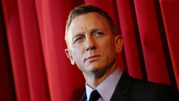 BERLIN, GERMANY - OCTOBER 28:  Actor Daniel Craig attends the German premiere of the new James Bond movie 'Spectre' at CineStar on October 28, 2015 in Berlin, Germany.  (Photo by Sean Gallup/Getty Images for Sony Pictures)