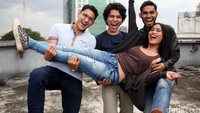 Hifzane Bob, Hany Valery, Qausar Hy, dan Aufa Assegaf dipercaya oleh Lola untuk mengambil peran dalam film tersebut.