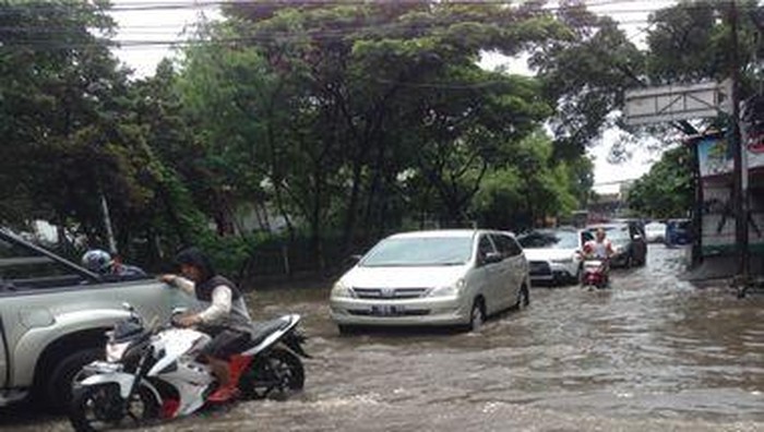 Jakarta Barat Banyak Genangan, Ini Penjelasan Ahok