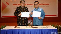 Dalam kesempatan ini juga ditandatangani piagam kerja sama pelatihan antara Dirjen Binalanttas Khairul Anwar dirjen Binalanttas dengan Yunus Tri Yonggo dari Indonesia Human Resource Institute.