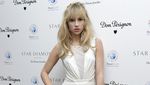 Seksi dan Elegan, Gaya Suki Waterhouse di Red Carpet dari Tahun ke Tahun