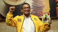 Dia juga menceritakan tujuannya maju sebagai calon ketua umum karena kondisi Golkar.