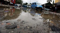 Kondisi terminal yang memiliki luas 2.000 meter sepertinya sudah tidak layak dijadikan terminal bus.