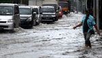 Jalan Tubagus Angke Tergenang