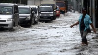 Akibatnya arus lalu lintas tersendat.