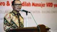 Kementerian tenaga kerja meluncurkan program pelatihan berbasis kompetensi bidang sumber daya manusia guna menghadapi masyarakat ekonomi ASEAN.