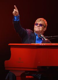 Meghan Markle Minta Elton John Jadi Guru Les Piano Anaknya