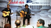 Glenn Fredly turut memeriahkan acara tersebut.