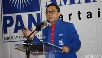 Zulkifli Hasan memberikan sambutan.