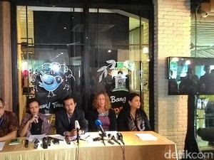 Istri Guru JIS Ferdinant Protes Suaminya Dieksekusi Kejaksaan Dini Hari