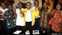 Kekhawatirannya bila Golkar kembali pecah dan memiliki perubahan ideologi menjadi awalnya.