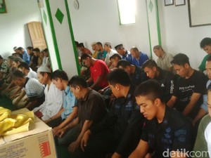 Air Mata dan Khotbah Jumat Terakhir di Kalijodo