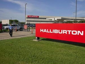 Harga Minyak Anjlok, Halliburton Kurangi 5.000 Karyawan
