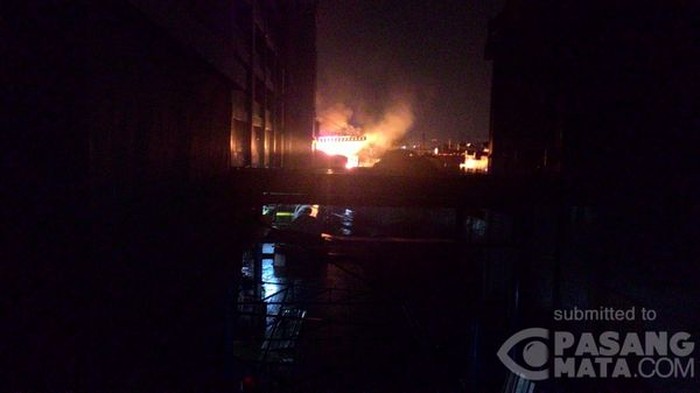 Kebakaran Terjadi di Sekitar Mall Mega Bekasi, 3 Unit Damkar Diluncurkan