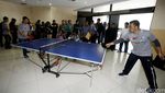 Aksi Menpora Imam Nahrawi Main Tenis Meja