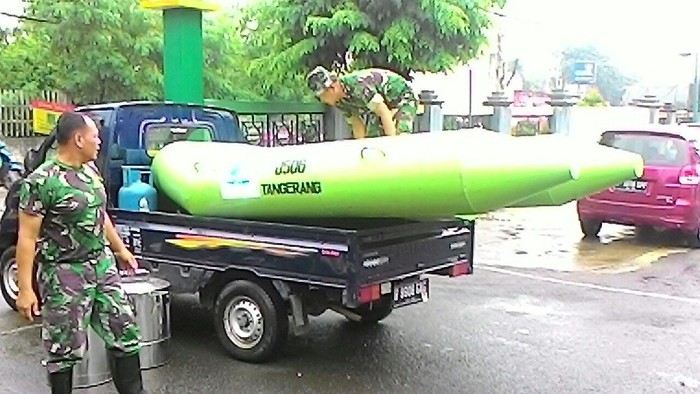 Puluhan Rumah di Tangerang Terendam Banjir, TNI Turun Tangan Beri Bantuan