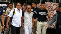 Daeng Aziz melawan penggusuran Kalijodo yang dilakukan Gubernur Ahok.