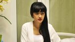 Sambil Nangis, Jupe Potong Rambut untuk Support Penderita Kanker