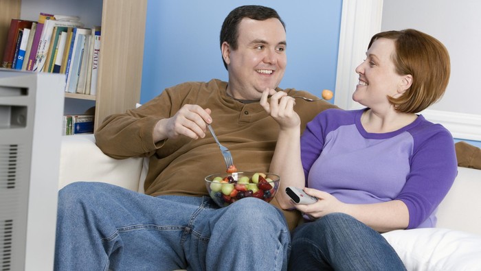 Ini Sebabnya Terbiasa Makan Larut Malam Bisa Bikin Badan Gemuk