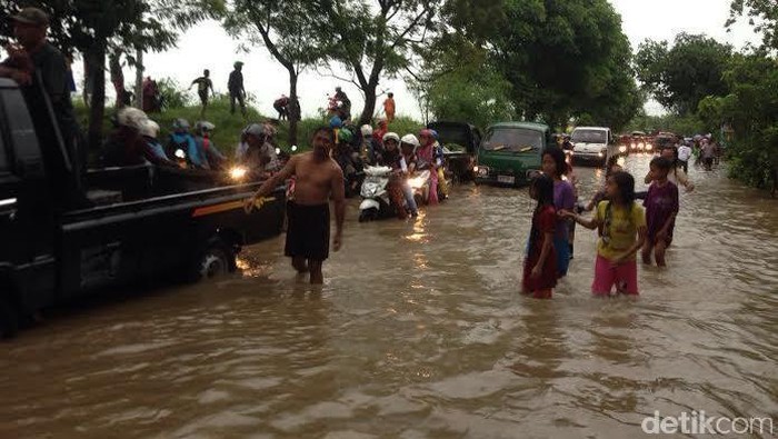 Banjir Lumpuhkan Beberapa Ruas Jalan Alternatif di Lamongan
