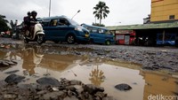 Kondisi tersebut sedikit banyak membuat kenyamanan pengguna bus terganggu.